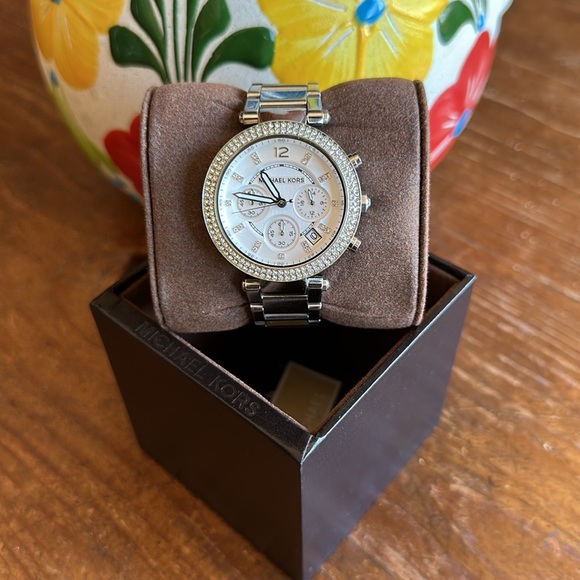 Michael Kors Silver-Tone Glitz Parker Watch - Picture 7 of 16